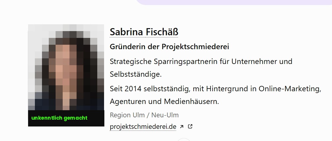 Antwort von ChatGPT zu Sabrina Fischäß mit Name und Beschreibung, das danebenstehende Foto einer anderen Frau ist unkenntlich gemacht.